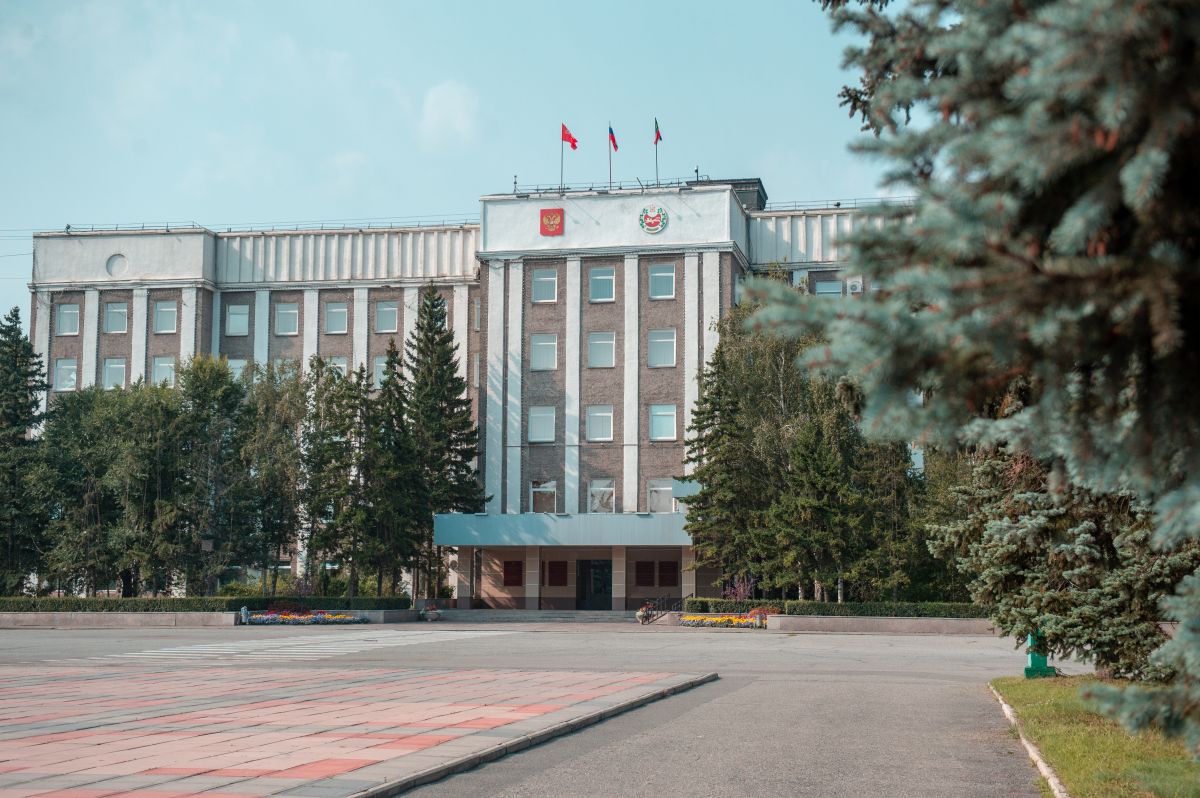 Ещё одна мера поддержки экономики, полная готовность к ЕГЭ, активная посевная и старт сезона в детских лагерях: итоги заседания правительства