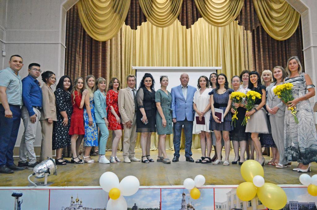 ХГУ выпустил более 200 врачей и медицинских работников