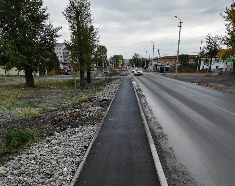 В Аскизе благоустроили спортивную площадку и заменили тротуар