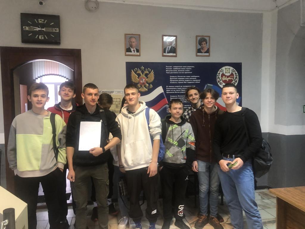 Дорогие наши, возвращайтесь поскорее домой, живыми и здоровыми! Студенты и преподаватели СПО пишут письма солдатам