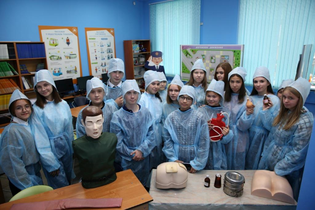Участники проекта«Билет в будущее» хотят стать медиками