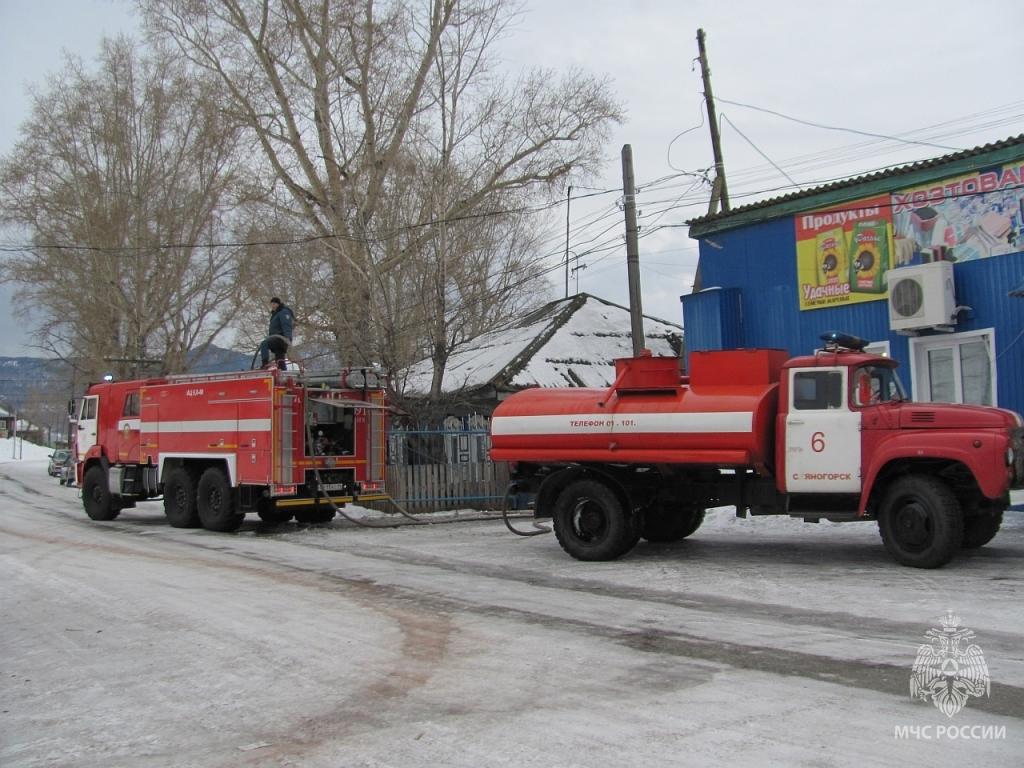 В Бейском районе пожарные дважды выезжали на ликвидацию пожара в магазине