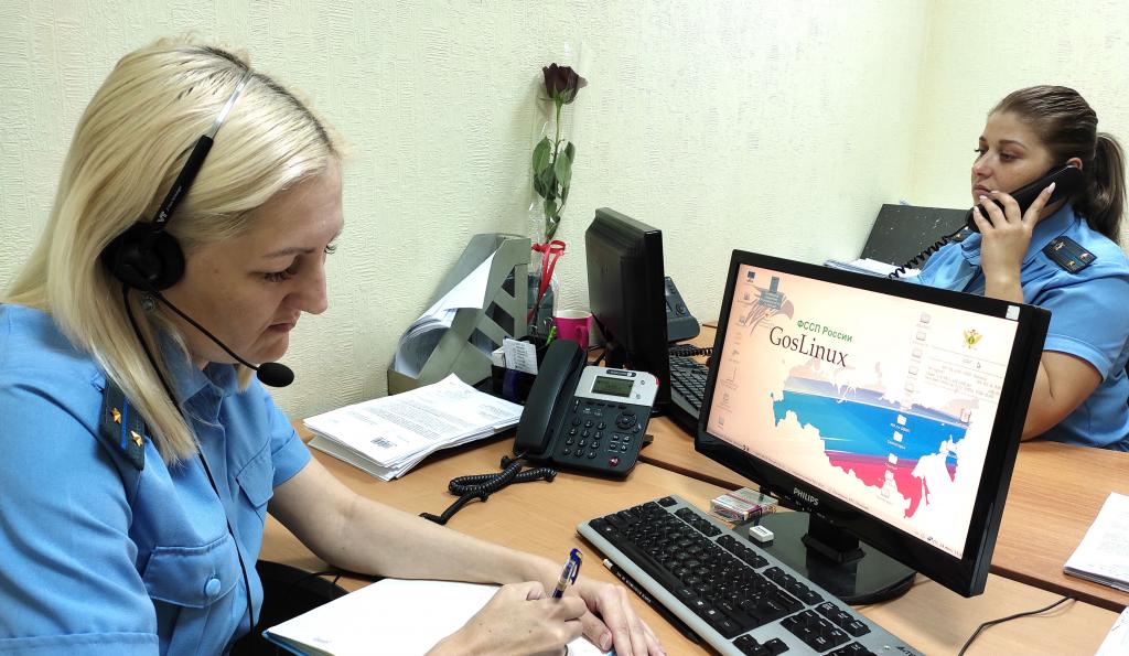 Приставы открыли дополнительную линию для общения с жителями Хакасии