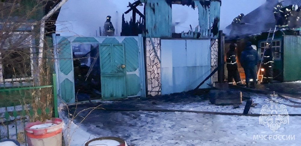 Позднее обнаружение пожара и плотная застройка в Абакане способствовали распространению огня