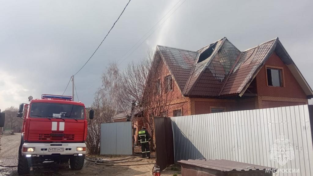Причиной пожара  могло стать замыкание проводки