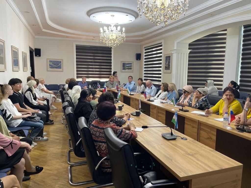 Оксана Горбатова и член Совета при Правительстве РХ по сохранению хакасского языка Леонид Горбатов приняли участие в проекте «Русский язык как культурный код нации и язык межнационального общения в Узбекистане».