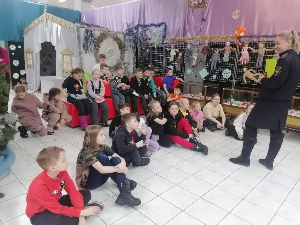 В преддверии весенних каникул транспортные полицейские Хакасии напоминают правила безопасного досуга детей