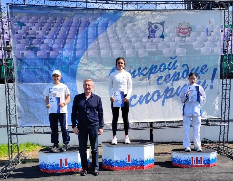 Чемпионы по лёгкой атлетике из поселка Вершина-Тёи