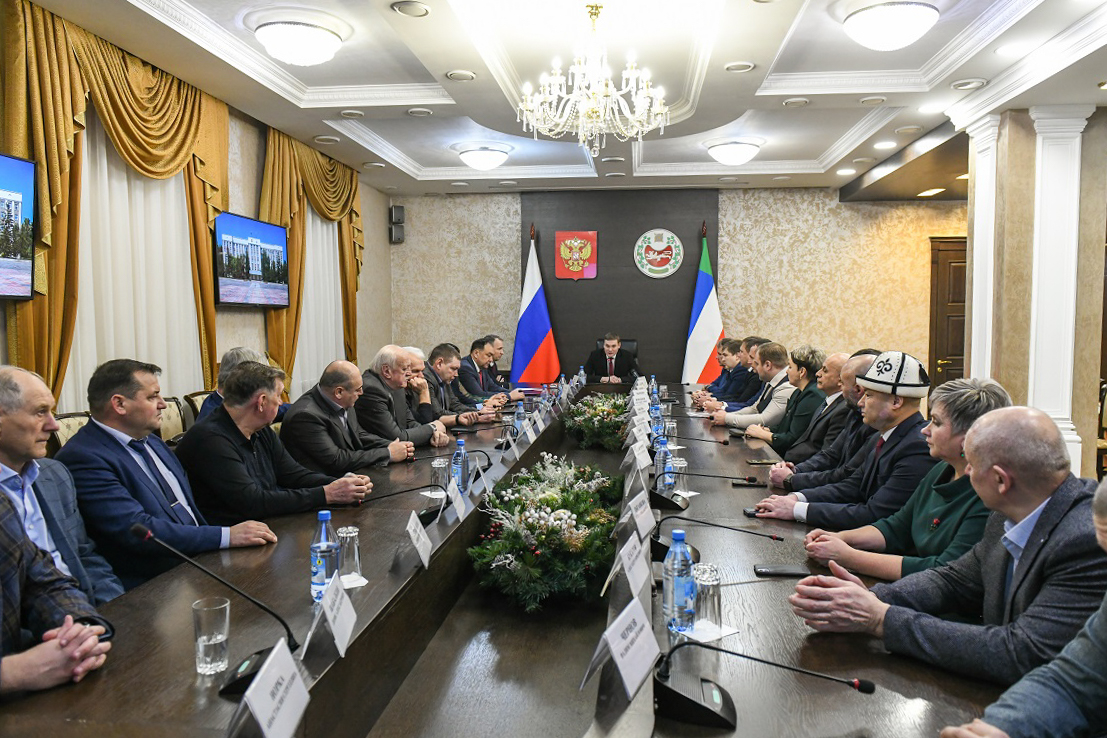 Глава Хакасии поблагодарил всех, кто собирает гуманитарные грузы в зону СВО: Уверен, что с таким крепким тылом, победа неизбежно будет за нами